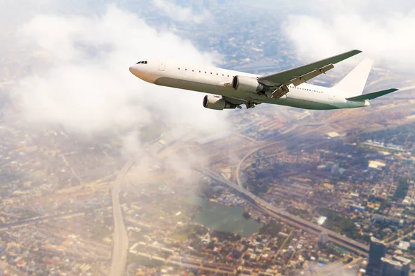 Avião no céu — Fotografia de Stock