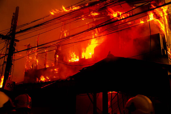 Силуэт Горящего дома
