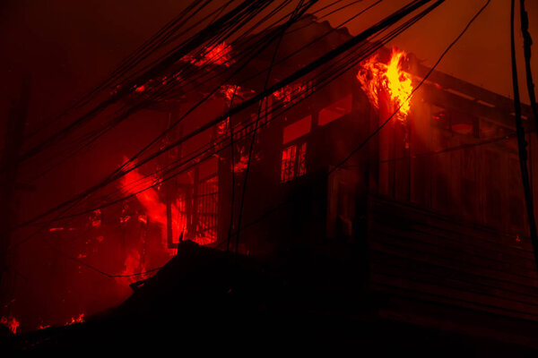 Силуэт Горящего дома
