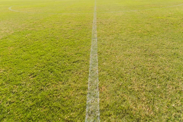 Groen gras op het voetbalveld Rechtenvrije Stockfoto's