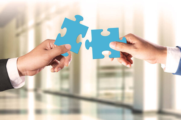 Business teamwork concept, businessman holding jigsaw puzzle con