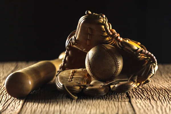 जुन्या वापरलेल्या बेसबॉलची प्रतिमा बंद करा — स्टॉक फोटो, इमेज