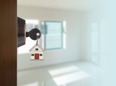 Anahtarlı kapıyı aç, anahtar deliğinde anahtar
