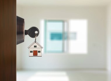Anahtarlı kapıyı aç, anahtar deliğinde anahtar
