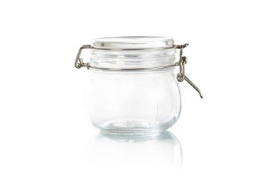 beyaz zemin üzerinde boş cam kavanoz