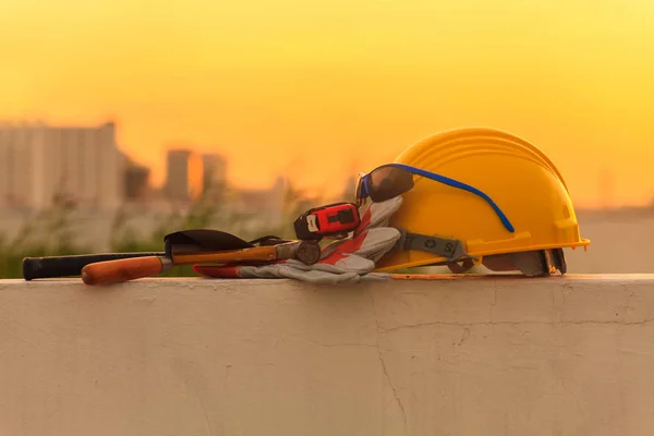 Construction helmet and Construction Tools on Construction site — Stock Photo, Image