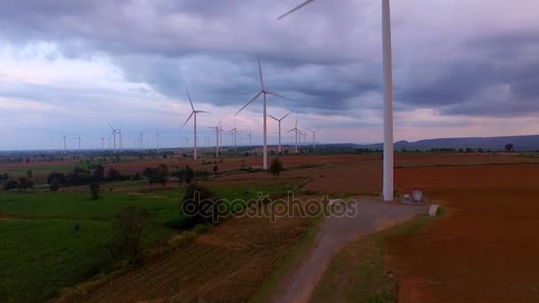 Turbina eólica Gerador de energia Fazenda — Vídeo de Stock