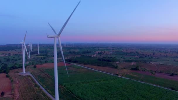 Turbinen driver generator vindkraftpark — Stockvideo