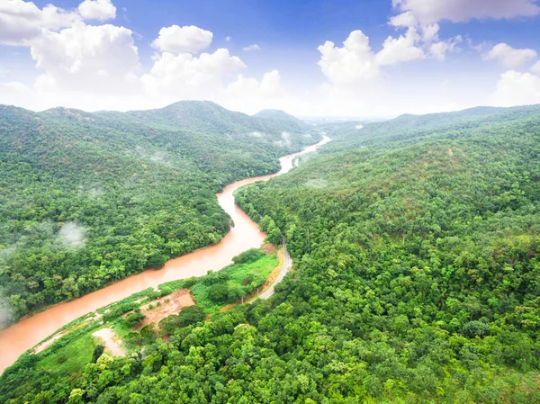 Luchtfoto van prachtige tropisch woud met de rivier, Shot fr — Stockfoto