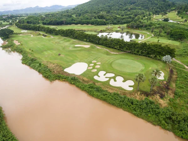 Vista aérea do belo campo de golfe — Fotografia de Stock