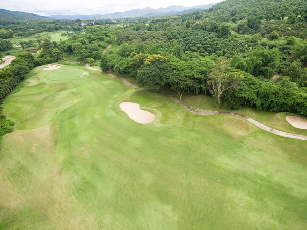 Luchtfoto van de prachtige golfbaan — Stockfoto