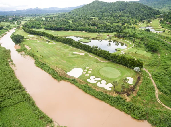 Vista aérea del hermoso campo de golf — Foto de Stock
