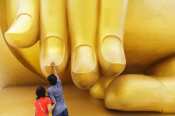 Hand av Big Buddha i thailand — Stockfoto