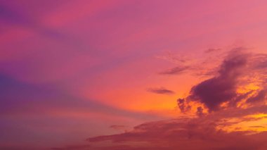 Güzel dramatik gökyüzü günbatımı, bulut ile