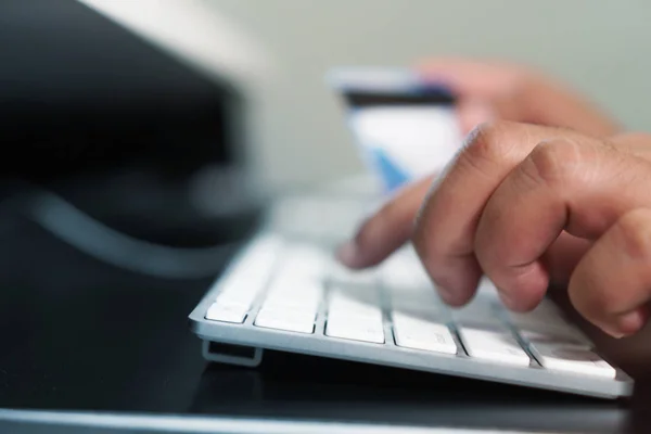 Hand typing computer keyboard and credit card — Stock Photo, Image