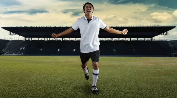 Soccer football player celebrating after goal in a football fiel — Stock Photo, Image