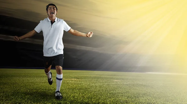 Soccer football player celebrating after goal in a football fiel — Stock Photo, Image