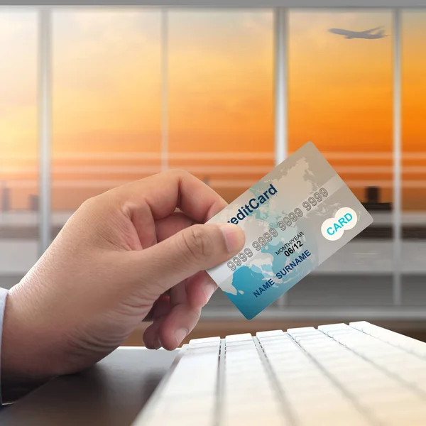 Geschäftsmann-Einkauf und Online-Zahlung mit Kreditkarte — Stockfoto