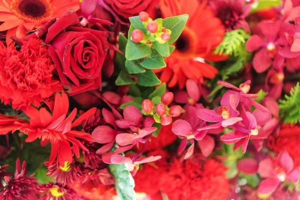 Mixed flower arrangement, Colorful mixed bouquet flowers — Stock Photo, Image