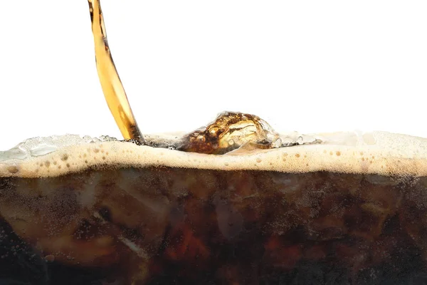 Vierta bebidas de cola al vaso — Foto de Stock