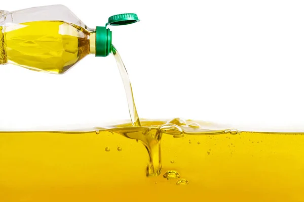 Aceite vegetal vertido sobre fondo de aceite vegetal — Foto de Stock