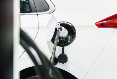 Bir elektrikli araba, ulaşım geleceği şarj