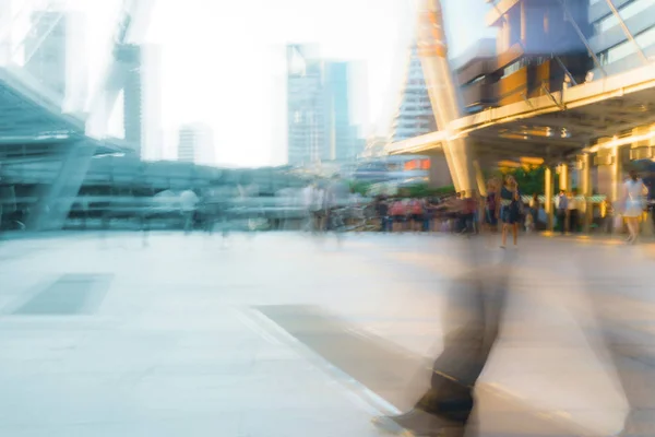 People walking in motion blur in the city — Stock Photo, Image
