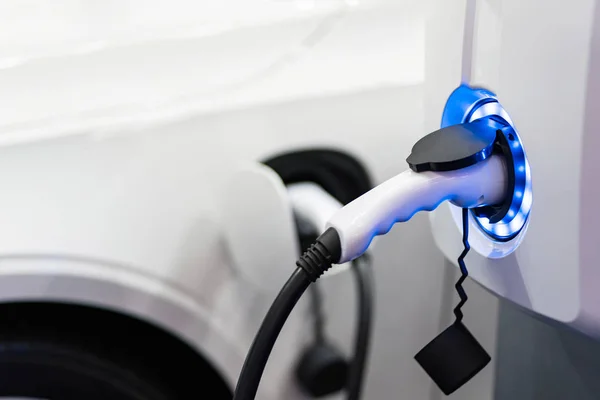 Charging an electric car battery access to vehicle electrificati — Stock Photo, Image