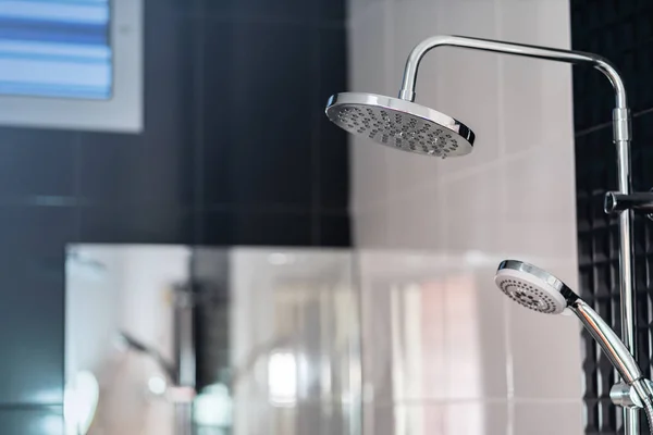 Douche in de badkamer — Stockfoto