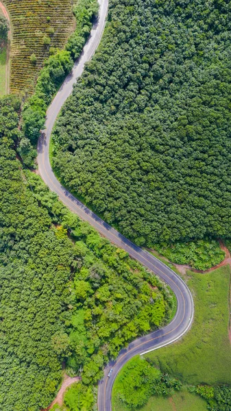 Vista aérea de la carretera rural en la zona rural, vista desde el dron —  Fotos de Stock