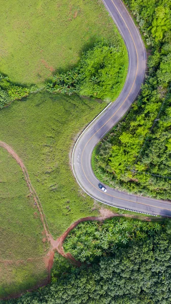 Luchtfoto van Landelijke weg op het platteland, uitzicht vanaf drone — Stockfoto