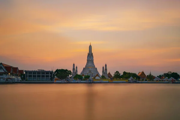 El mirador más hermoso, Wat Arun Ratchawaram Ratchaworamaw —  Fotos de Stock