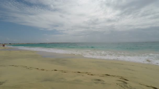 Tropisk strand på ön sal i Kap verde — Stockvideo