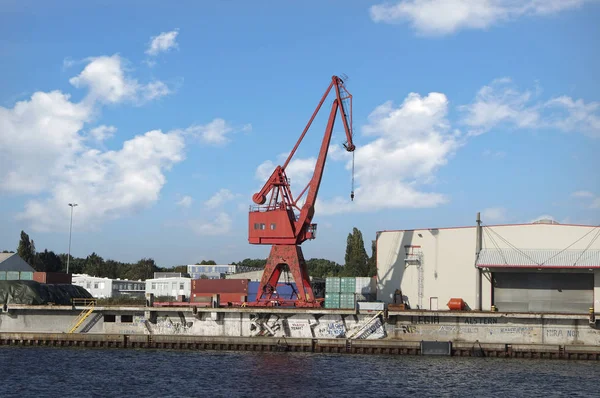 Kraan in de haven van — Stockfoto