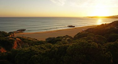 Sahilde alacakaranlıkta