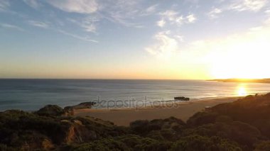 vahşi algarve kıyısında