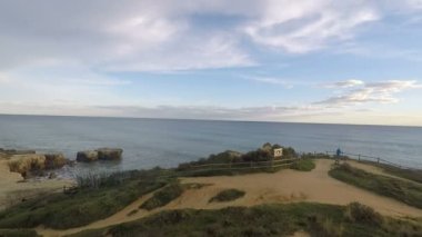 vahşi algarve kıyısında