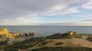 vahşi algarve kıyısında