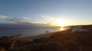 vahşi algarve kıyısında