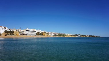 Portekiz Algarve kıyısında