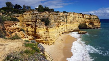 Portekiz Algarve kıyısında