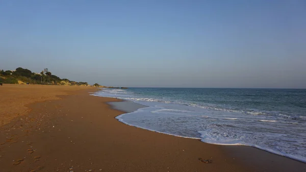 Хвилі на пляжі — стокове фото