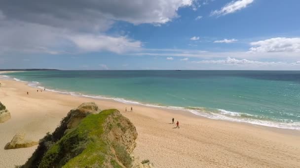 Prainha beach at the algarve — стоковое видео