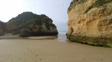 Prainha beach algarve adlı