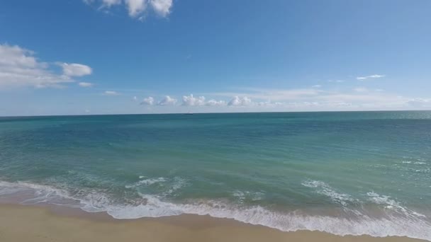 Playa de senhora de rocha — Vídeo de stock