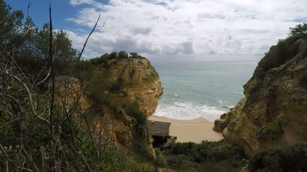 Bahía de senhora de rocha en la costa del Algarve — Vídeo de stock