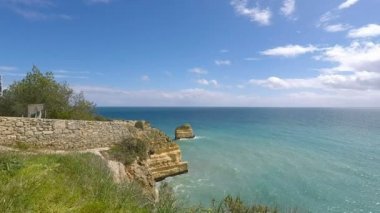Senhora de defne rocha algarve sahilinde