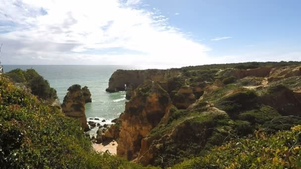 Algarve part közelében marinha — Stock videók