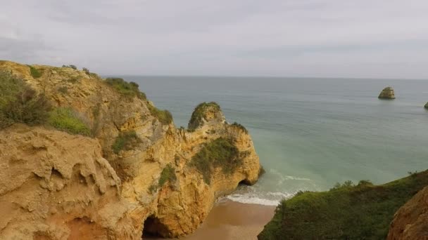 Costa del algarve cerca de lagos — Vídeos de Stock