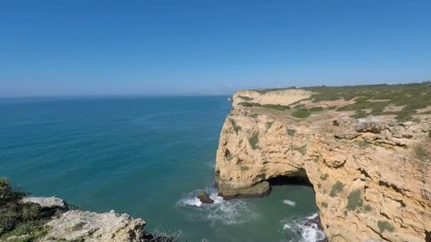 Ακτή Algarve κοντά σε Λάγκος — Αρχείο Βίντεο